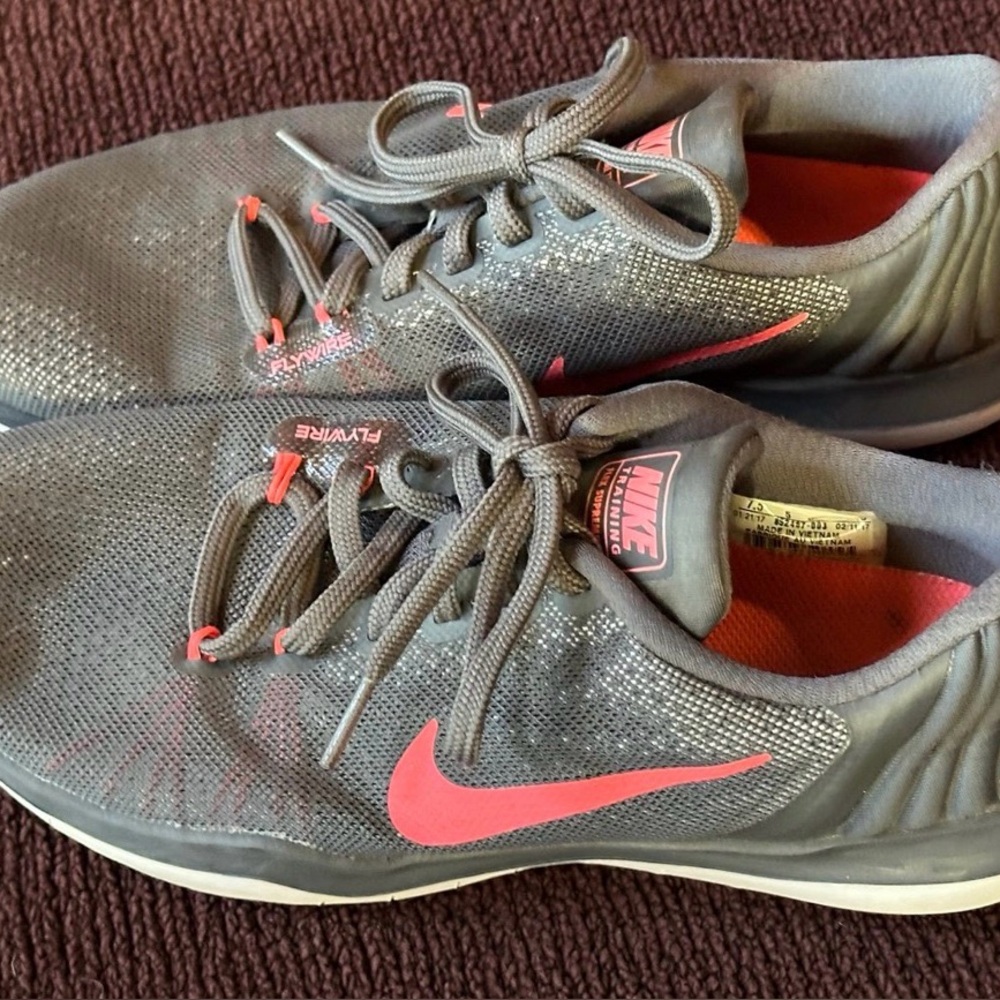 Nike Woman’s Gray and Pink Training Shoes Size 7.5